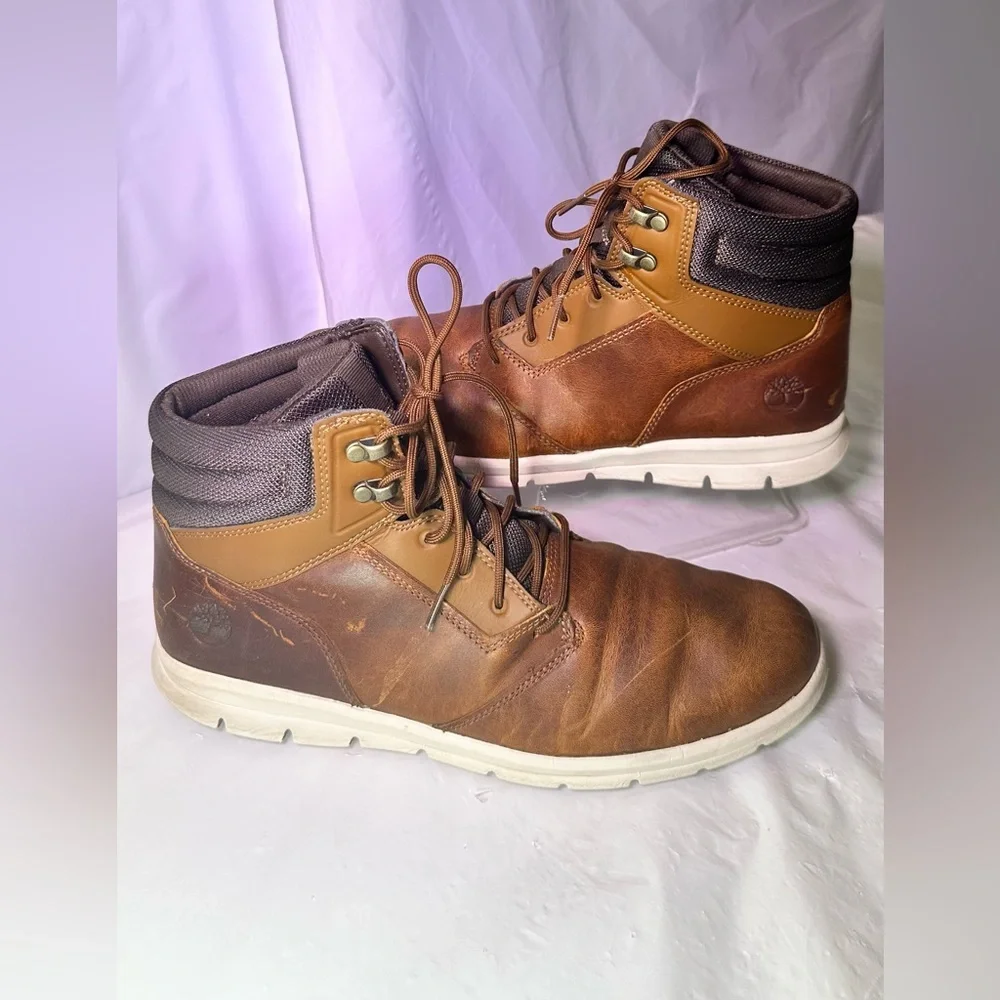 Timberland Men's Two-Tone Brown Leather Chukka Boots with White Sole